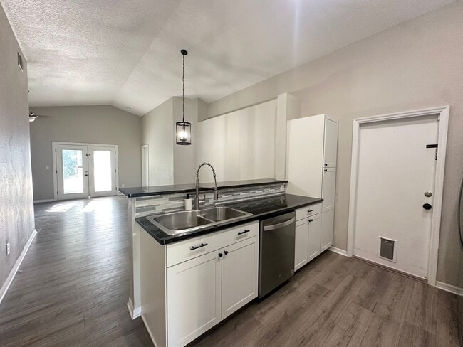Building Photo - Adorable Home in Middleburg!