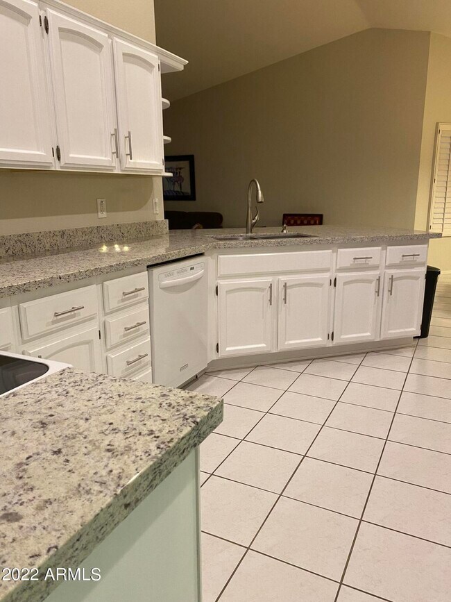 Building Photo - 11115 E Bellflower Ct