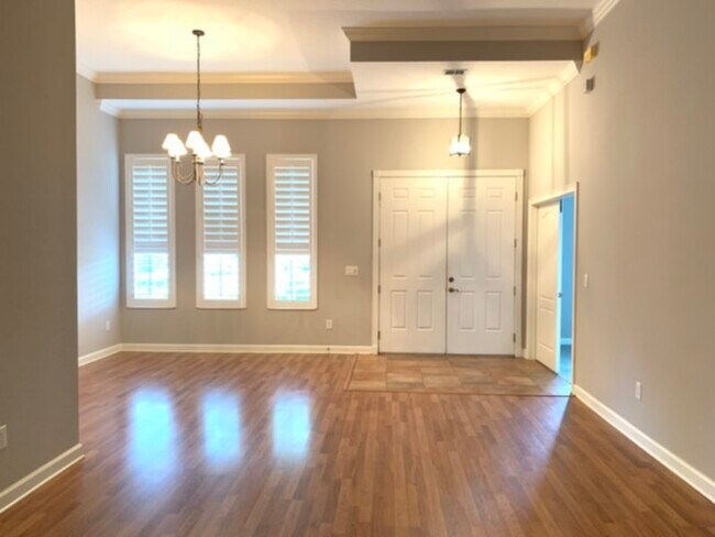 Foto del edificio - BEAUTIFUL SINGLE FAMILY HOME IN GATED COMM...