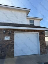 Building Photo - 301 Starlite Dr