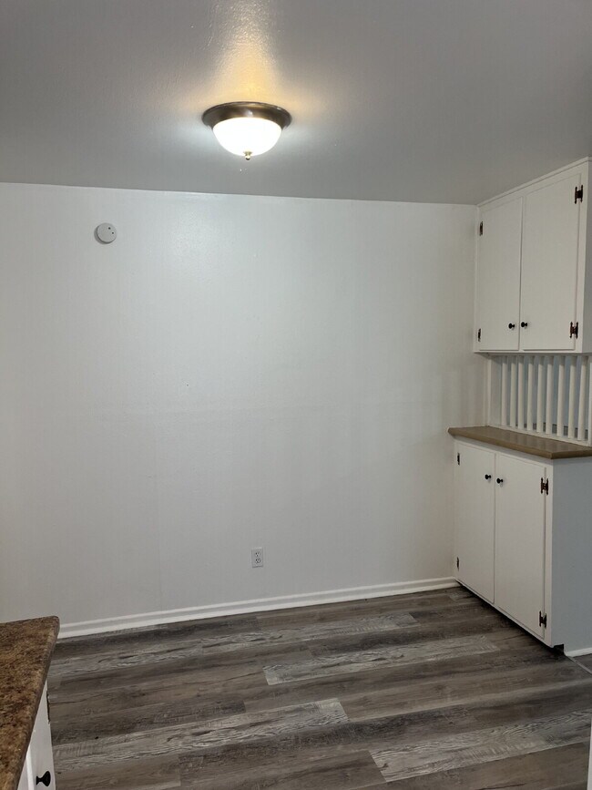 Building Photo - 2 Bedroom Duplex
