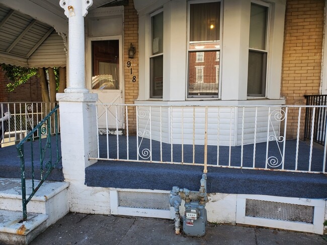 Entrada de la Unidad 1 - 918 W Marshall St