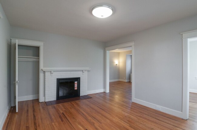 Interior Photo - Metropolitan Narberth Station