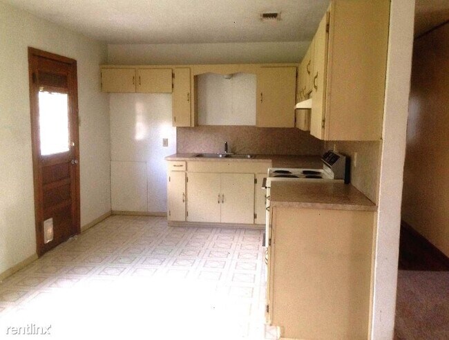 Building Photo - 3 br, 1 bath House - 205 W Buechman Rd