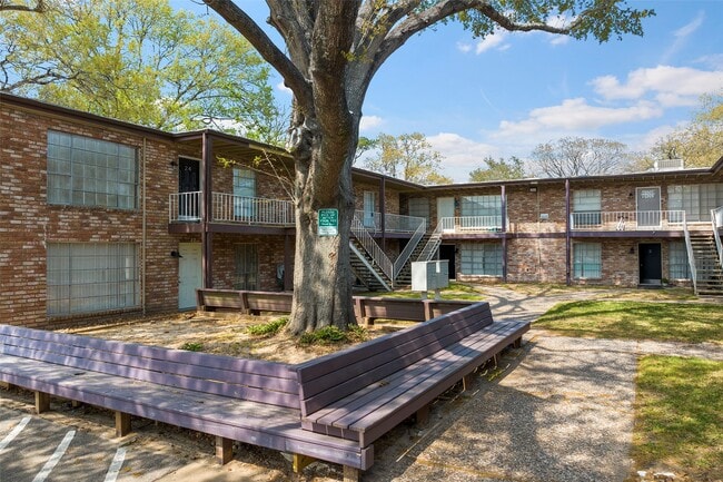 Foto del edificio - 7510 Shadyvilla Ln