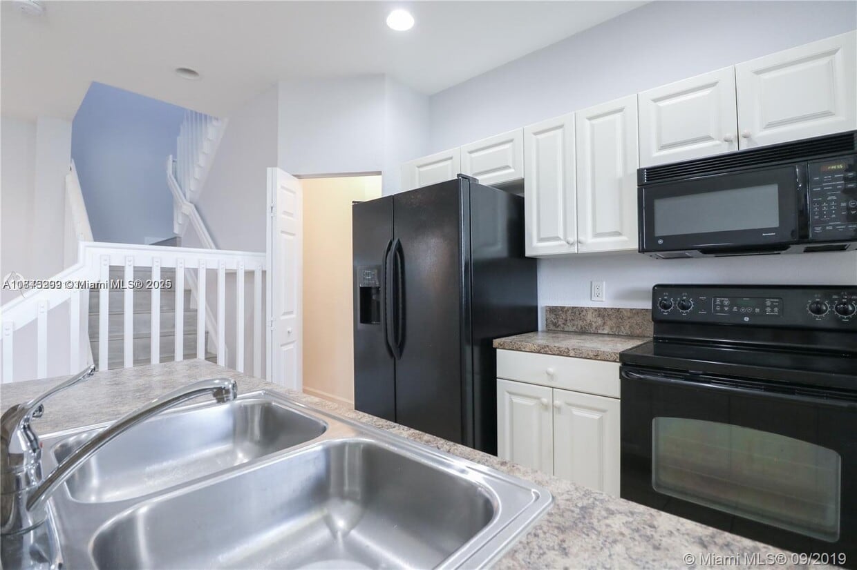 Primary Photo - 2041 Nassau Dr