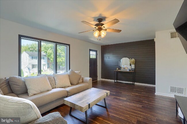 Building Photo - 87 Persian Lilac Dr