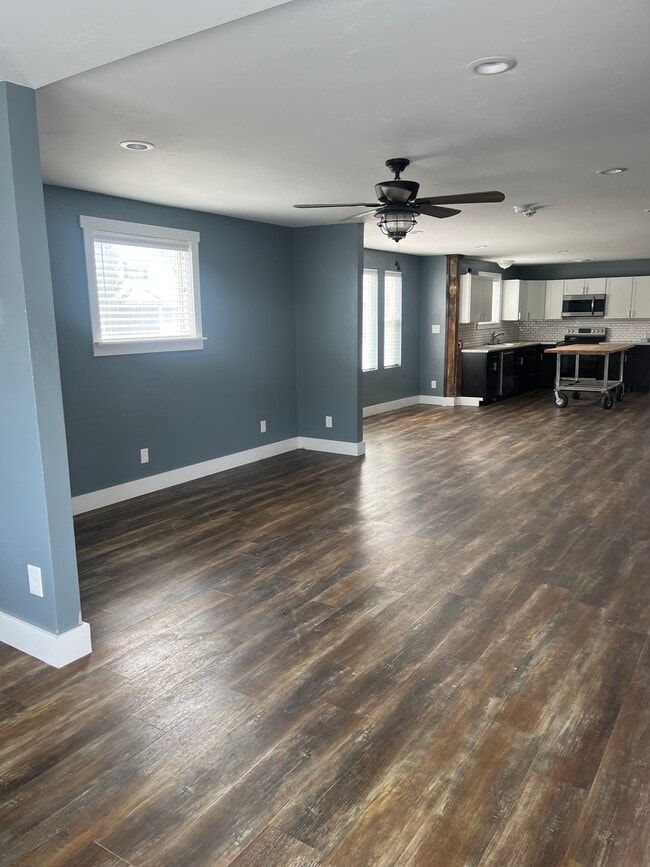 Building Photo - Walnut