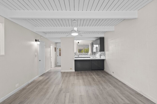 Foto del edificio - Renovated Tropic Gardens Town House for rent!