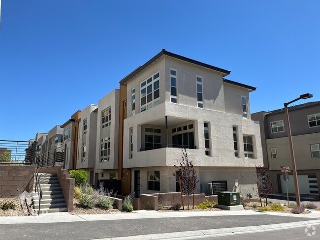Building Photo - 635 Grey Saker St