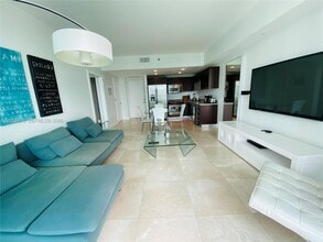 Building Photo - 950 Brickell Bay Dr