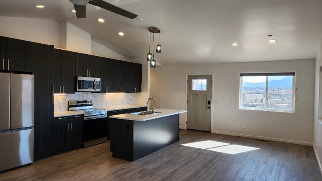 Foto del edificio - 570 Bent River Rd