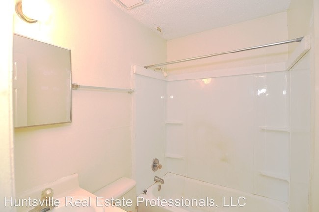 Building Photo - 4524 Bonnell Dr NW