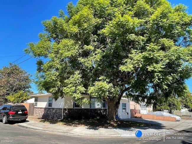 Building Photo - 3 br, 2 bath House - 351 Bartlett Ave