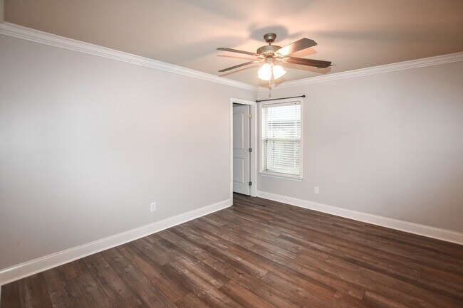 Building Photo - 115 Middlewich Dr