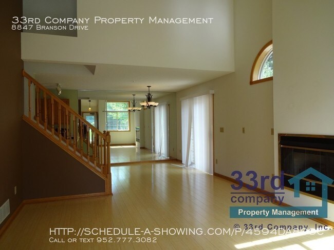Building Photo - Spacious IGH Townhome!