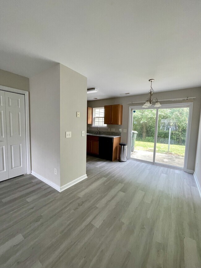 Building Photo - 7832 Averette Field Dr