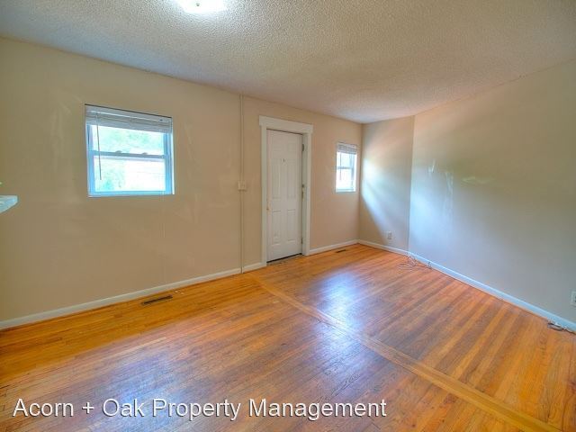 Building Photo - 3 br, 2 bath House - 301 McMasters St.