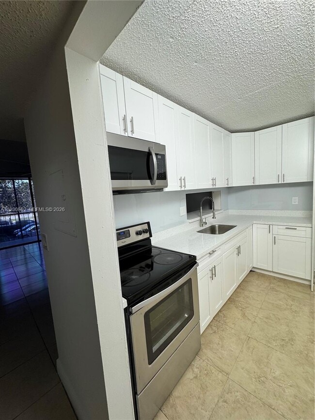 Foto del edificio - 8635 NW 8th St