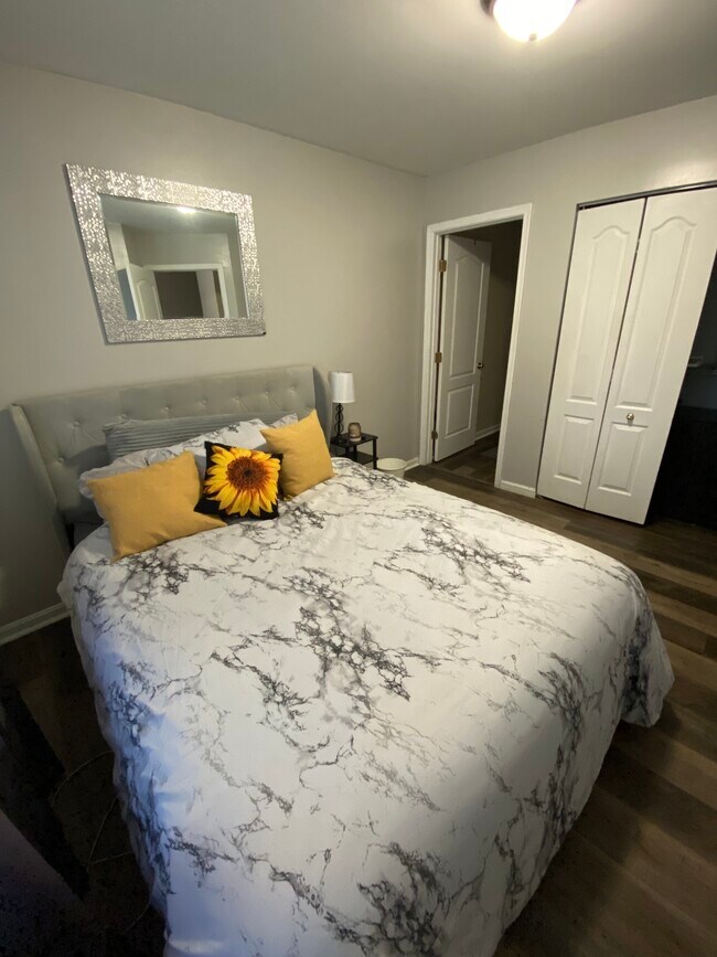 Dormitorio del primer nivel - 1785 Sea Pine Cir