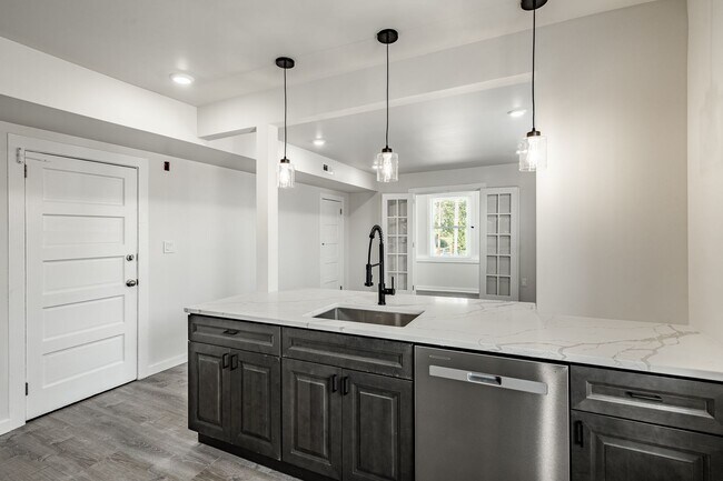 Foto del edificio - 324-326-326 Darby Rd