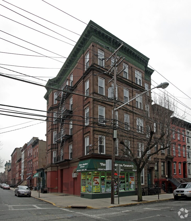 Foto principal - 249 11th St