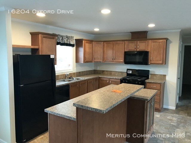 Primary Photo - 16204 Oxford Dr