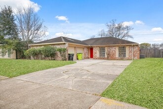 Building Photo - 2402 Hilton Head Dr