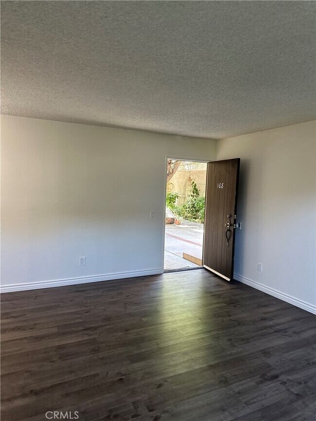 Foto del edificio - 7055 Etiwanda Ave