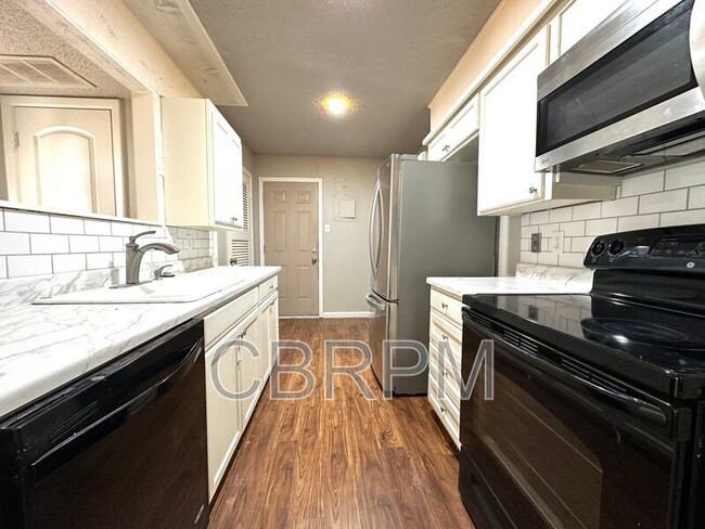 Foto del edificio - 6911 Gary Ave