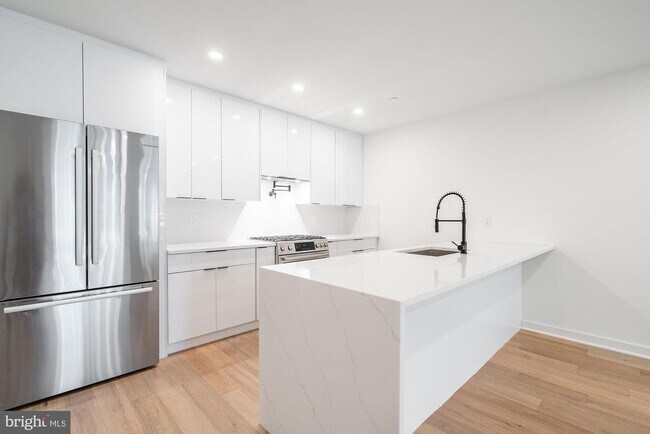 Foto del edificio - 136 Q St NW
