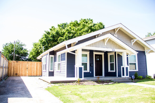 Building Photo - Historic 3/2 Craftsman Home - Next to TU