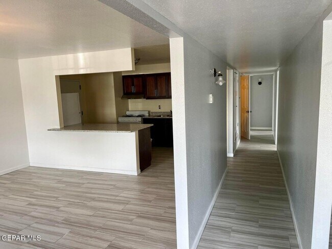 Building Photo - 225 Hadlock St