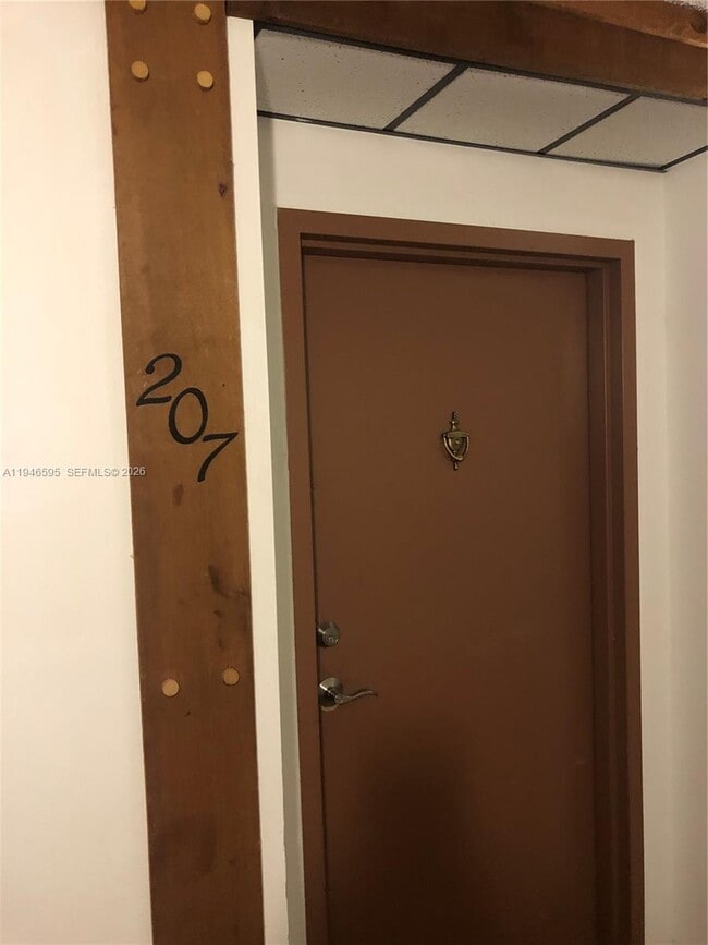 Foto del edificio - 210 Lakeview Dr