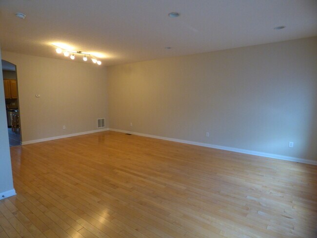 Foto del edificio - 3 BR 2.5 BA Town Park Condo