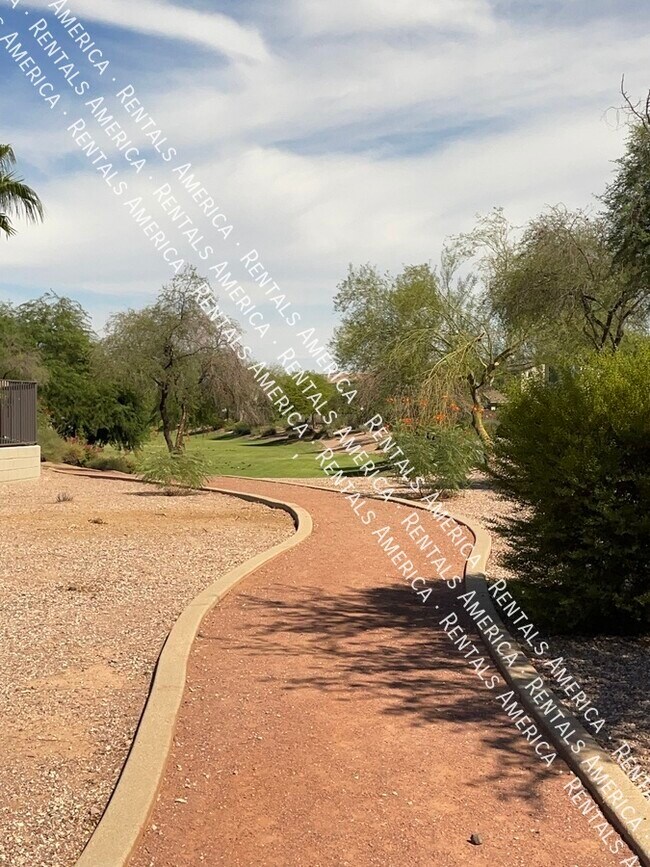 Foto del edificio - 15573 W Laurel Ln