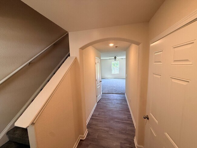 Foto del edificio - Lovely 3 bedroom/2.5 bath townhome