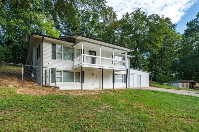Building Photo - Newly Renovated 4BR Home- Move in Ready!