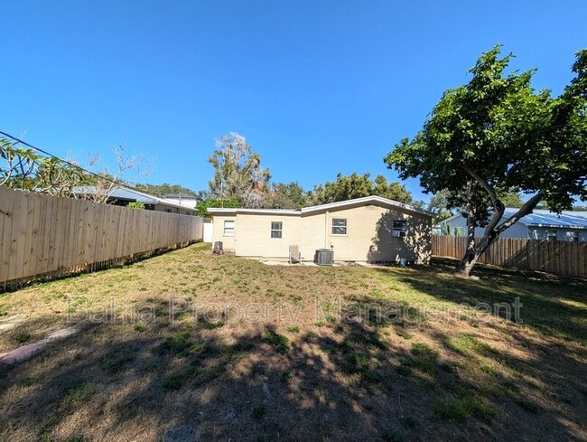 Building Photo - 219 6th Ave SW