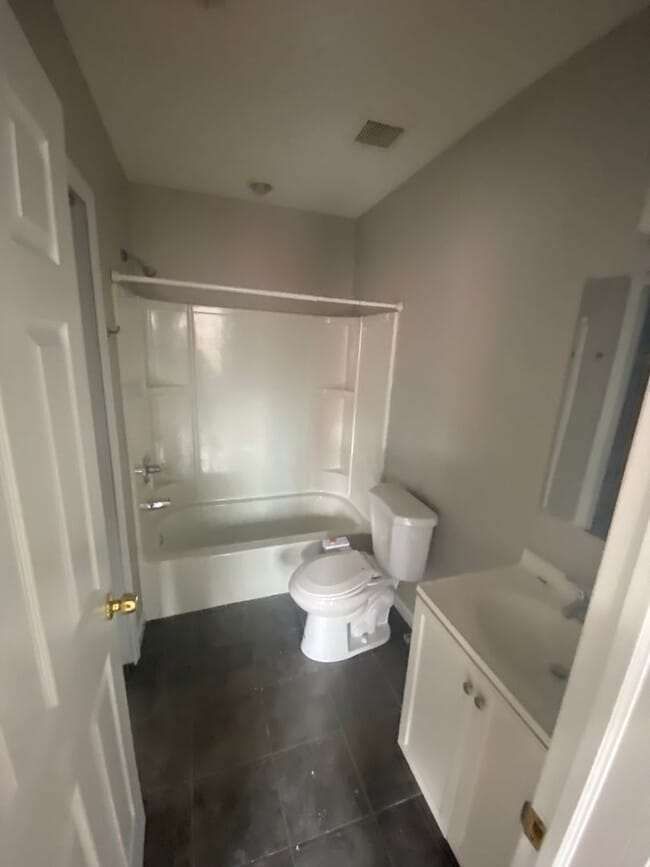 Building Photo - AMAZING 3 BEDROOM HOUSE IN NORTH PHILADELP...