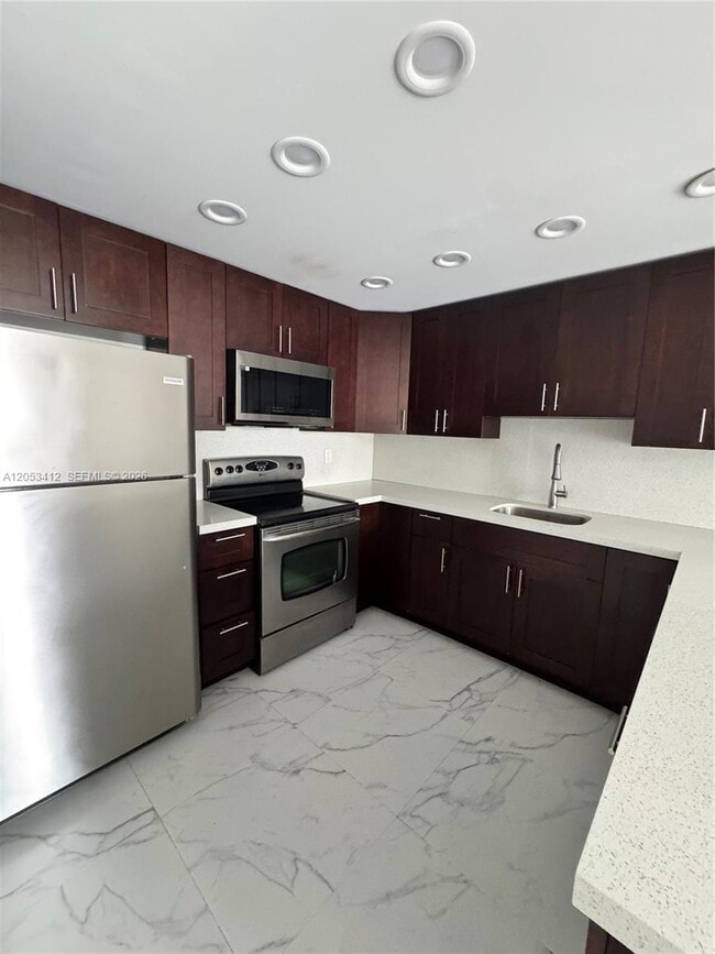 Building Photo - 6930 Miami Gardens Dr