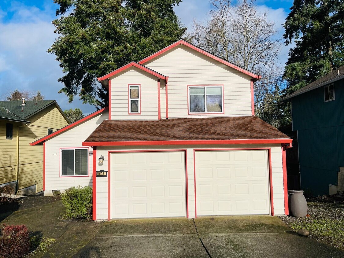 Primary Photo - Great House in Desirable Established Neigh...