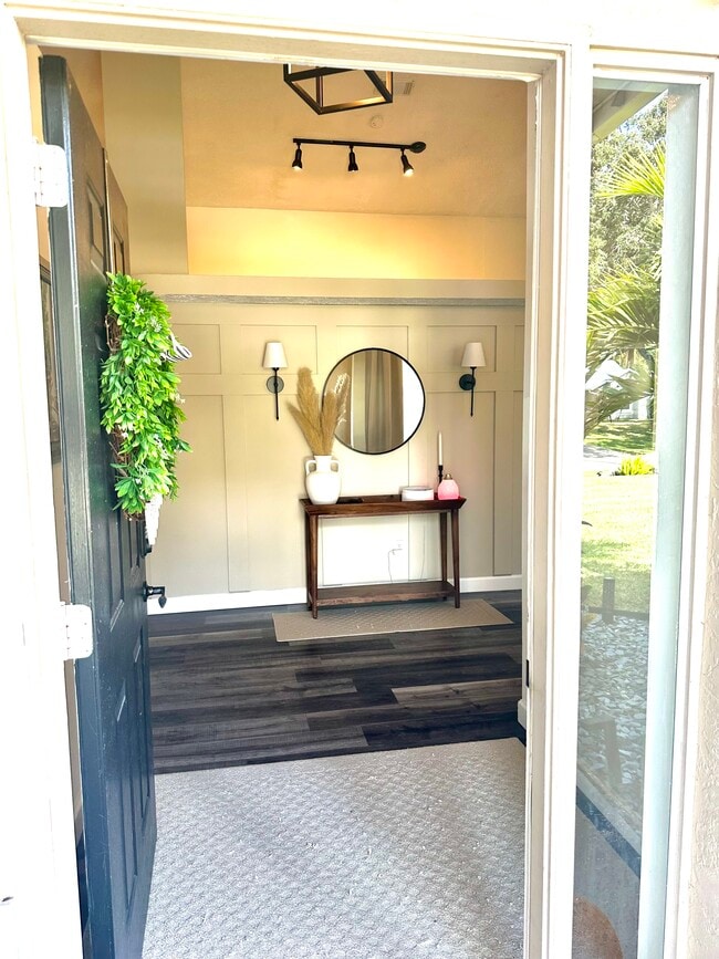 Foto del edificio - 672 SW Aster Rd