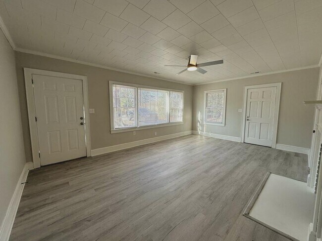 Foto del edificio - 1827 McLean Rd