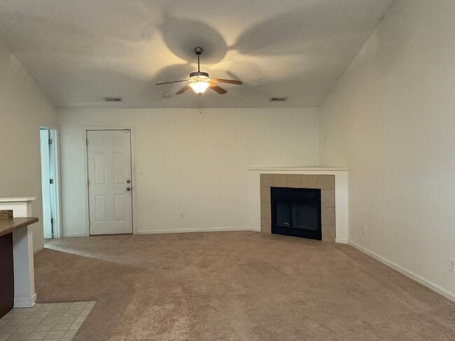 Building Photo - Charming 3 bedroom 2 bath home located in Maple Hill. Living room features a gas fireplace. Walk ...