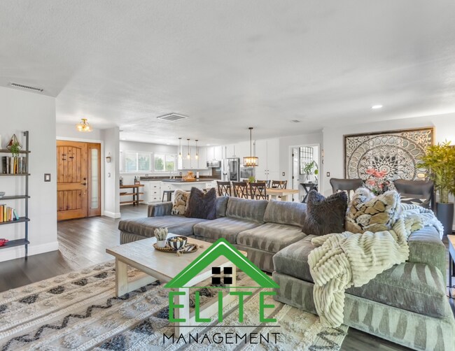 Foto del edificio - A Beautifully Maintained 3-Bedroom Home in...