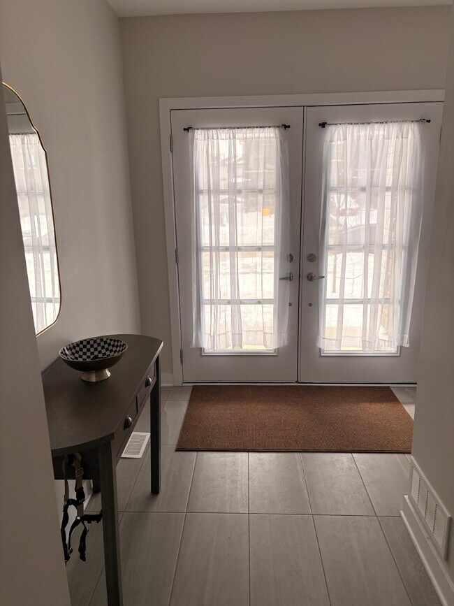 Photo du bâtiment - 909 Roger Griffiths Av