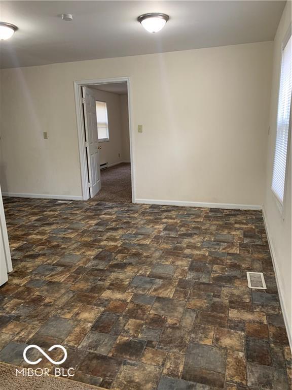 Foto del edificio - 8106 Laughlin Dr
