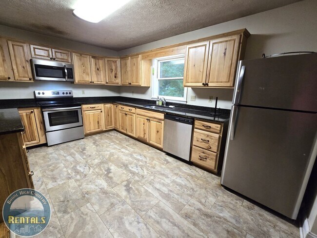 Foto del edificio - 460 White Oak Rd