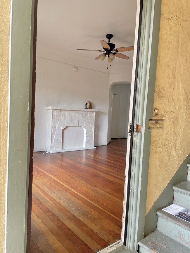 Foto del edificio - 538 N Sycamore Ave
